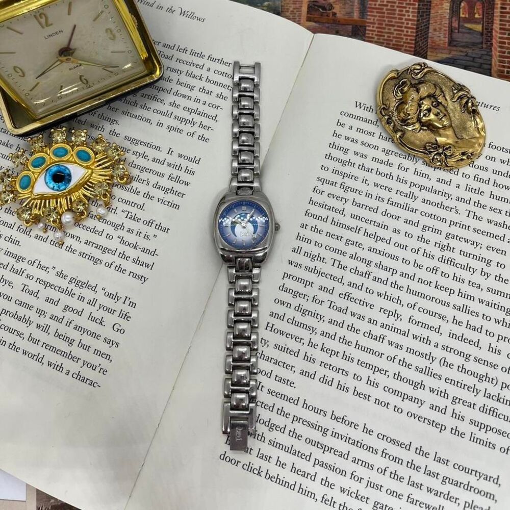 Vintage Silver Tone Chunky Moon Phase Women's Watch
